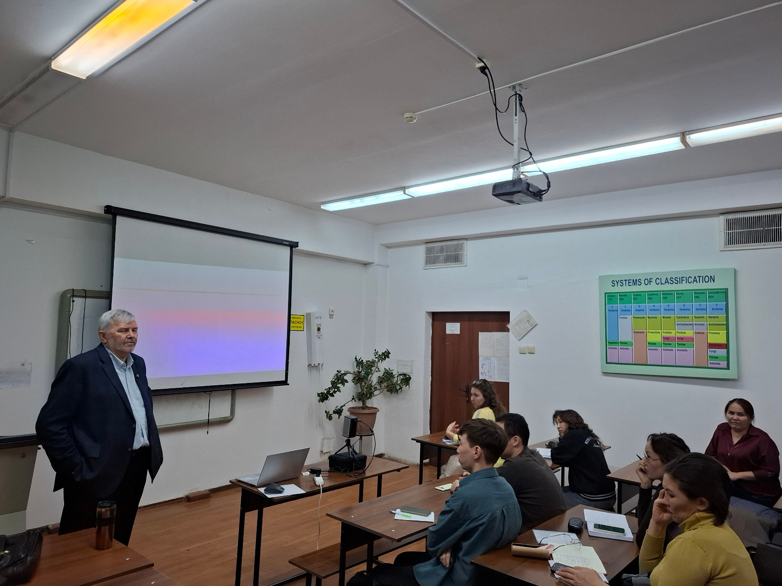 Докторантура және магистратура студенттеріне арналған ғылыми семинар: «Қабылдауға болатын мақаланы қалай жазу керек»